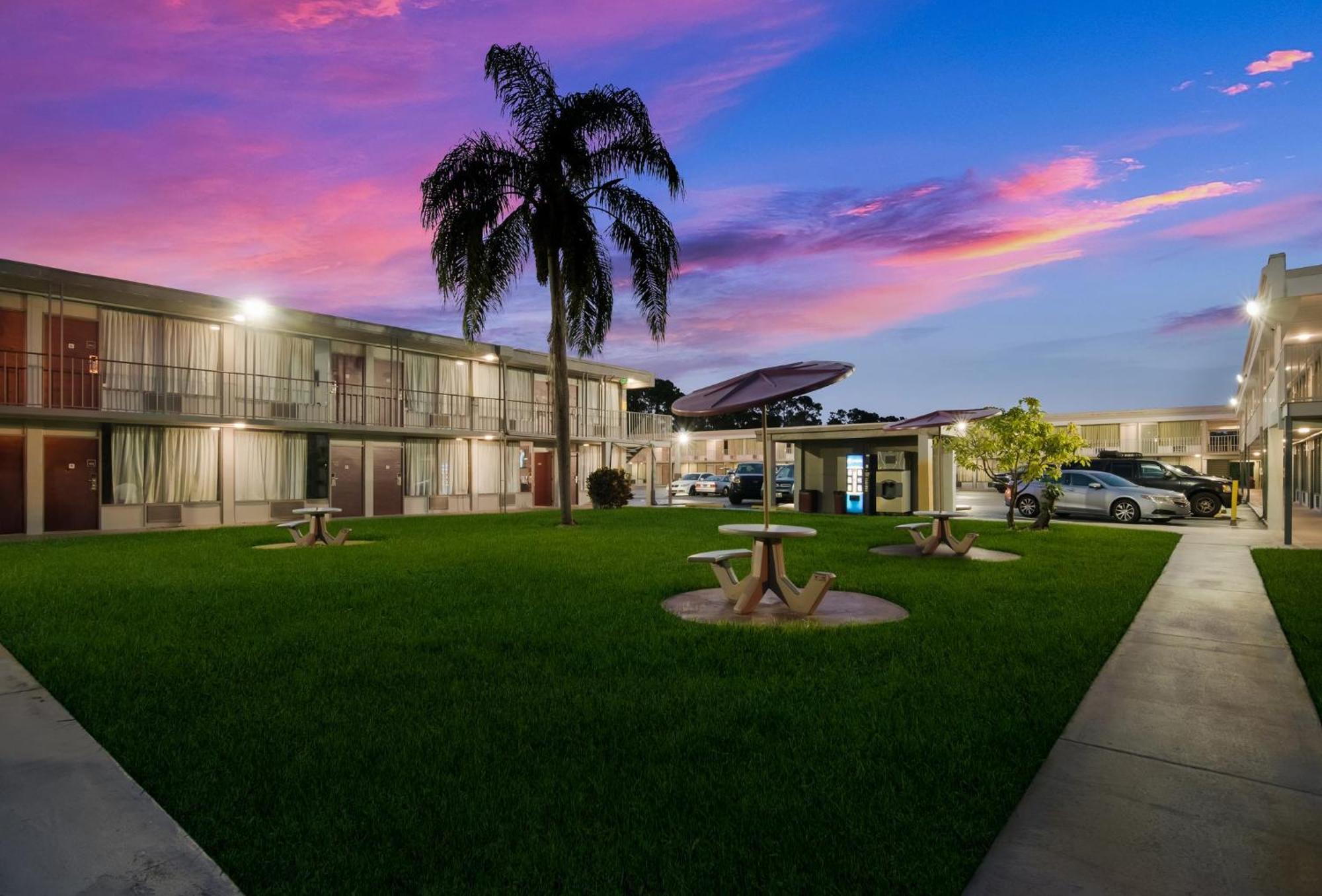 Hometowne Studios By Red Roof Vero Beach - I-95 Exterior photo